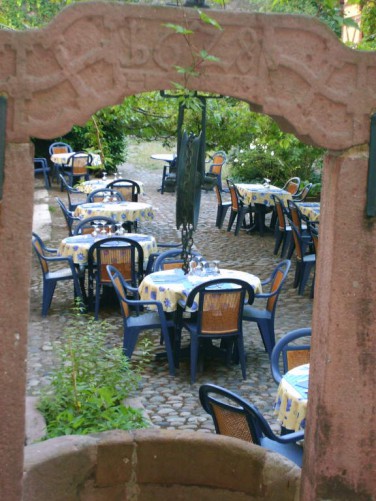 terrasse-restaurant-homme-sauvage-john-oed-turckheim